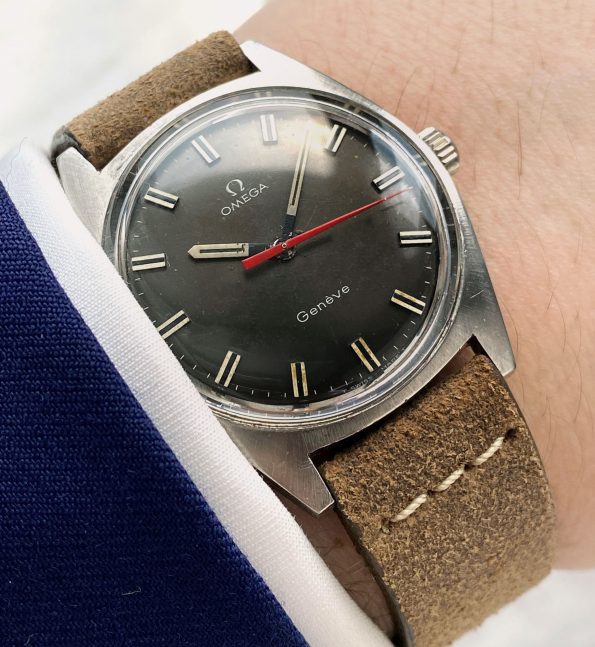 Schöne Vintage Omega Geneve Handaufzug graues Ziffernblatt mit rotem Sekundenzeiger