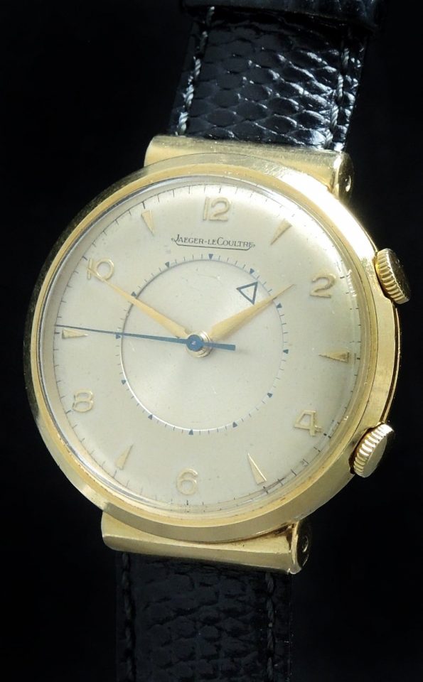 Jaeger LeCoultre Memovox in Vollgold mit Hooded Lugs