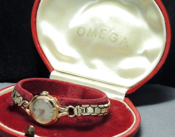 Original Omega Art Deco Ladies watch in solid pink gold