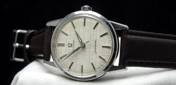 Perfekte Omega Seamaster Uhr mit Leinenziffernblatt 35mm