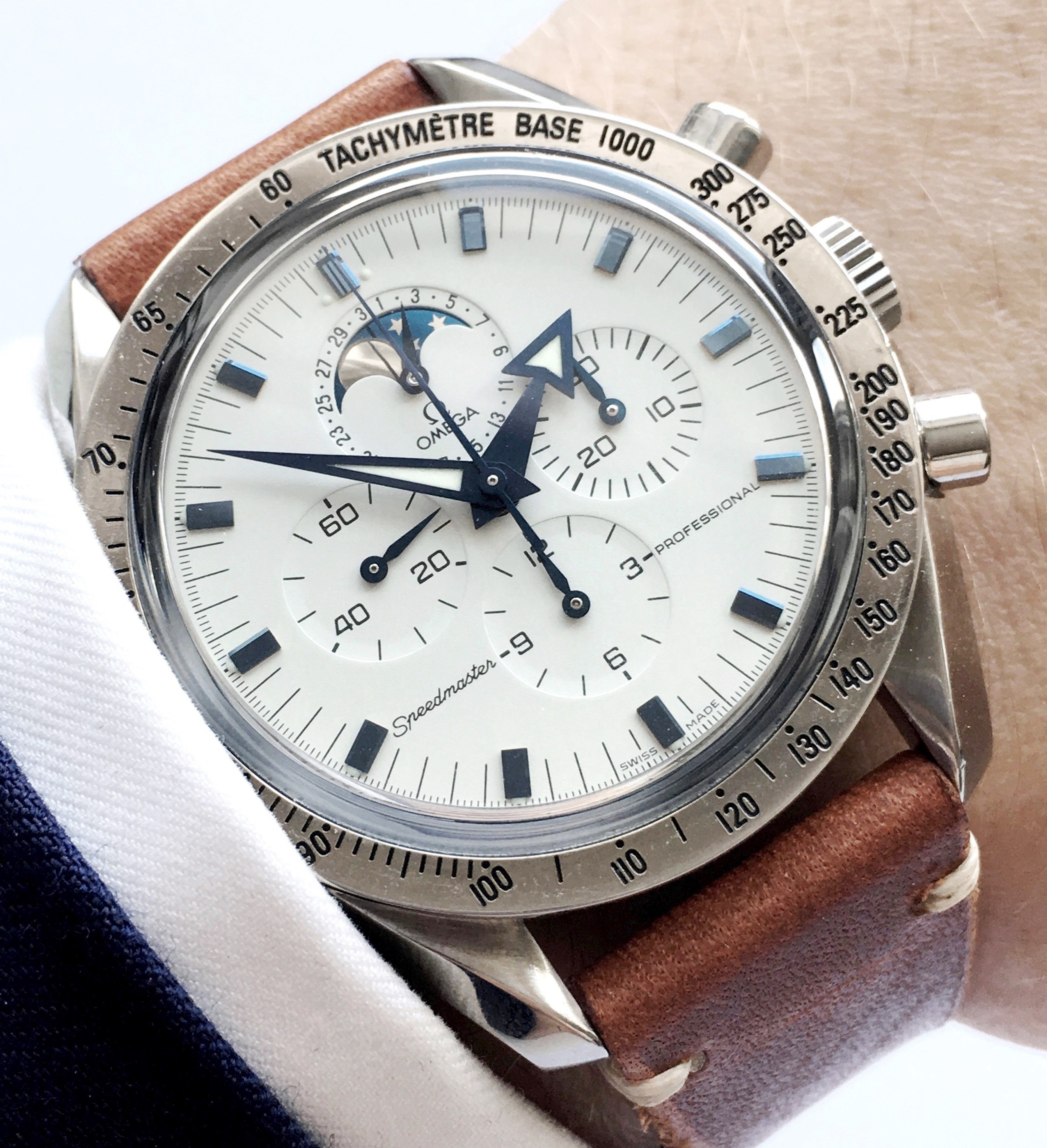 omega moonwatch white dial