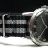 30t2 Omega Military Uhr mit schwarzem Ziffernblatt