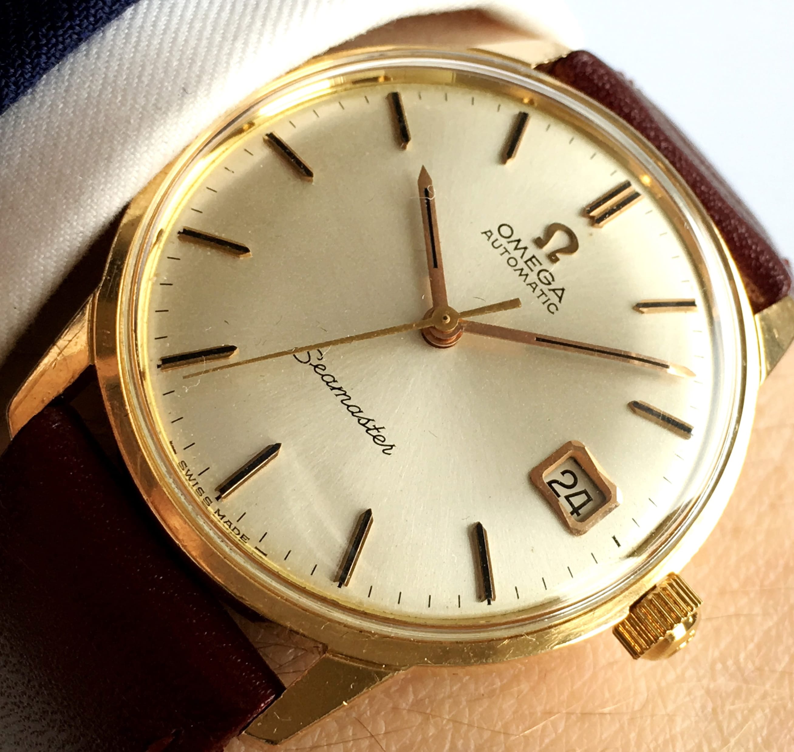 Outstanding Solid 18k Yellow Gold Omega 