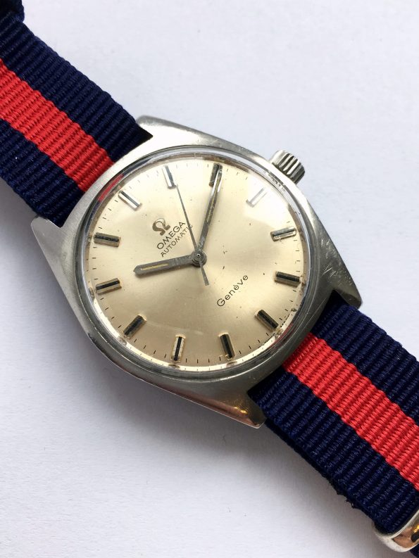 Beautiful Vintage Omega Genève Automatic cal 552