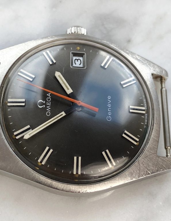 Servicierte Omega Geneve Vintage Handaufzug schwarzes Ziffernblatt orangener Sekundenzeiger