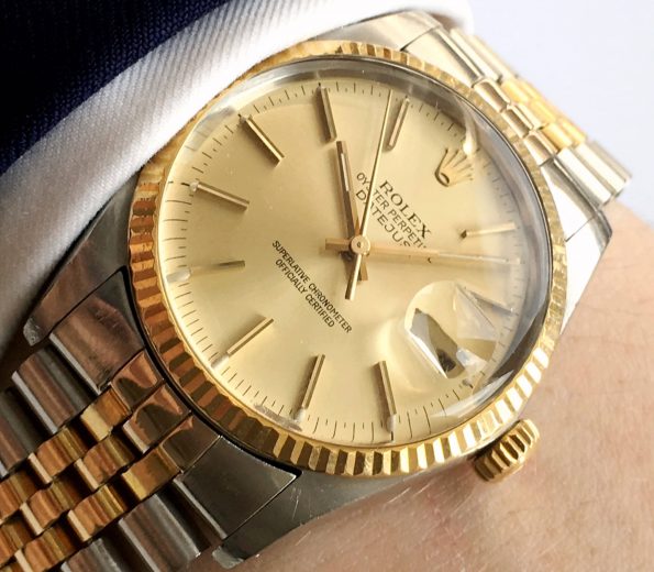 Elegante Rolex Datejust mit goldenfarbenem Ziffernblatt