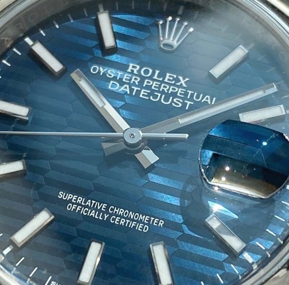 Blaues RIFFLE MOTIF TEXTURE JUBILEE Dial Rolex Datejust 36mm Automatik Stahl Box Papiere August 2021 126200